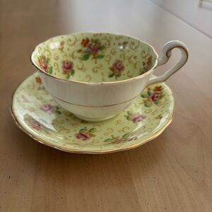 VICTORIA “English Rose” Teacup & Saucer. Bone China Made In England. Fast Ship.